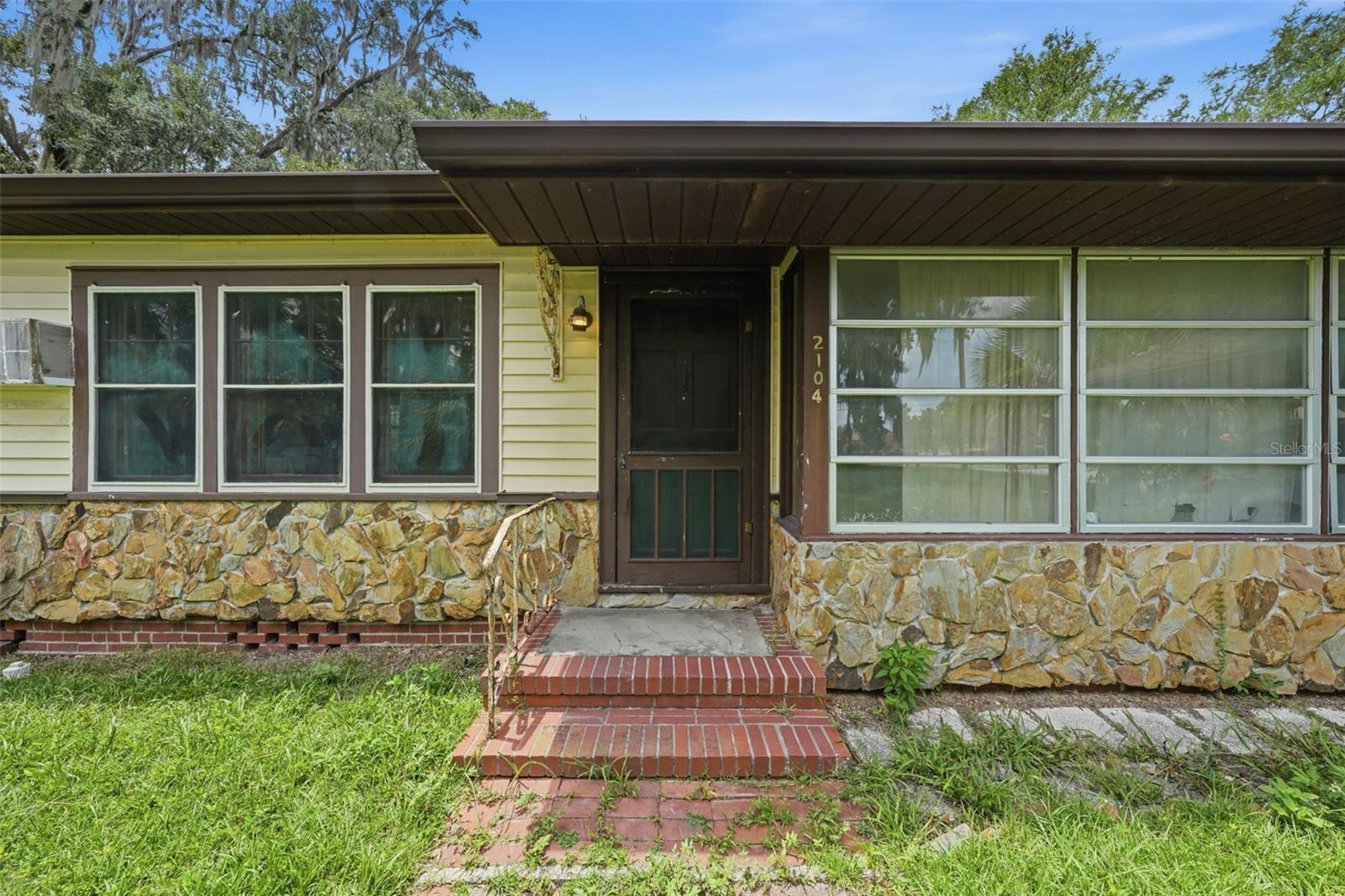 2104 SE Lake Weir Avenue — photo