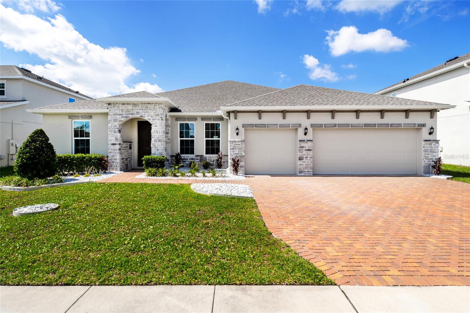 1325 Blarney Street — photo