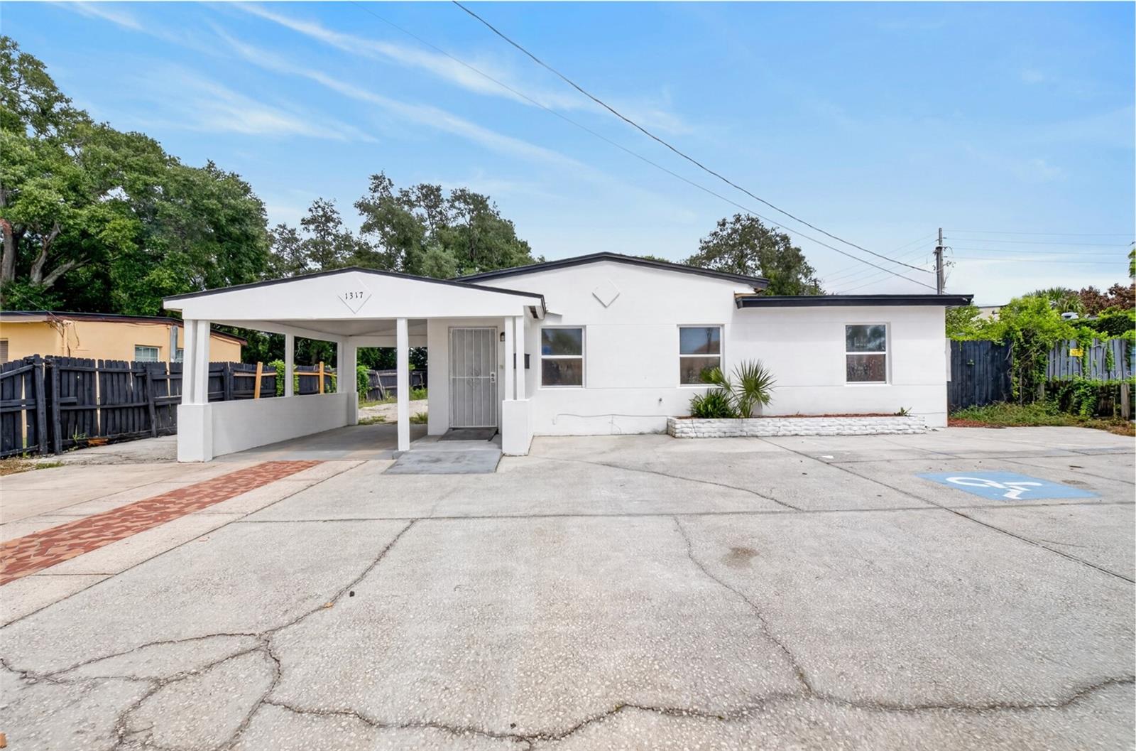 1317 N Pine Hills Road — photo