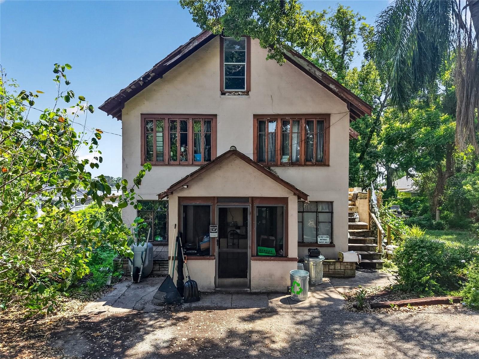 16018 Dora Avenue — photo