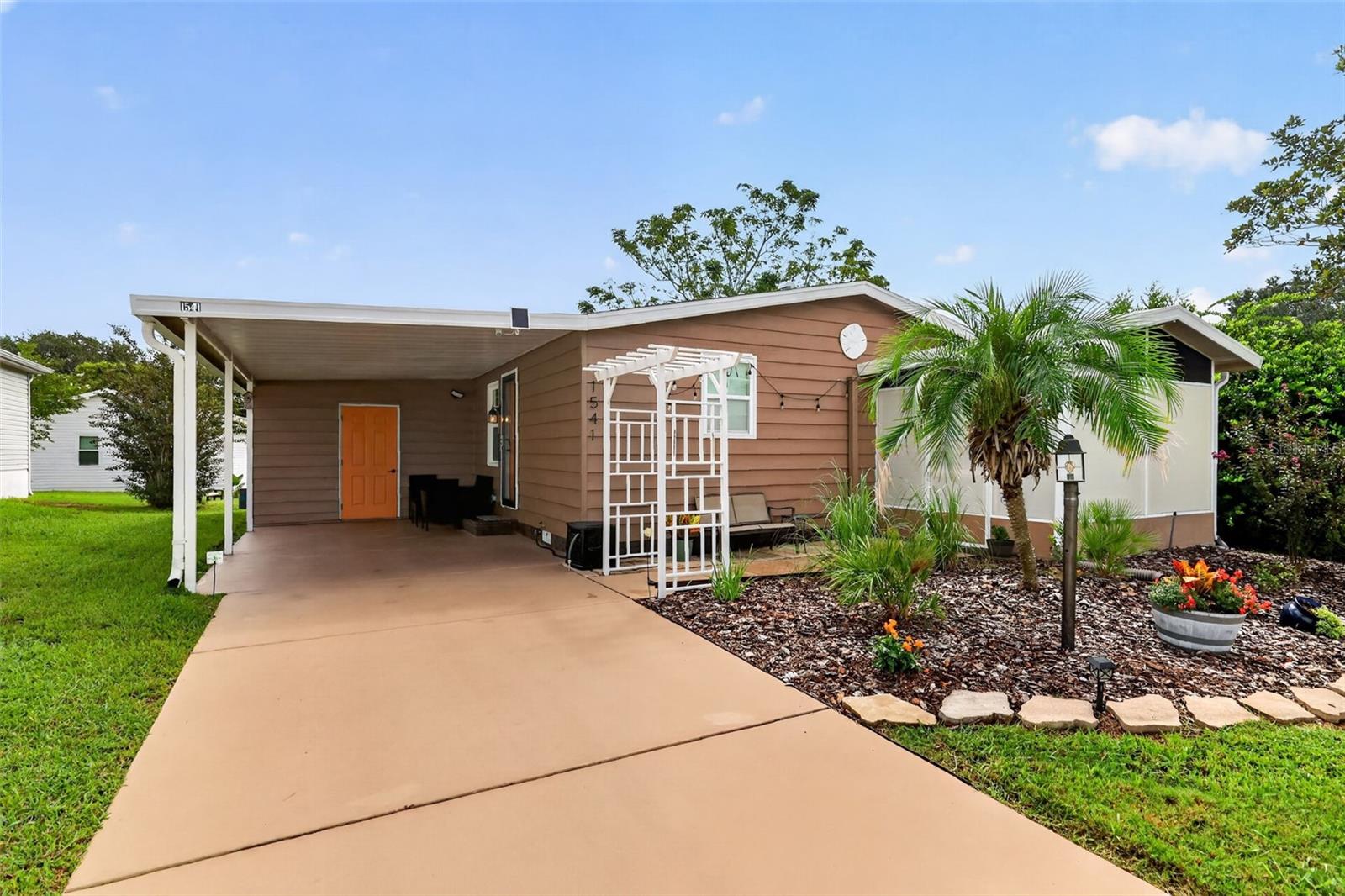 1541 Doral Circle — photo