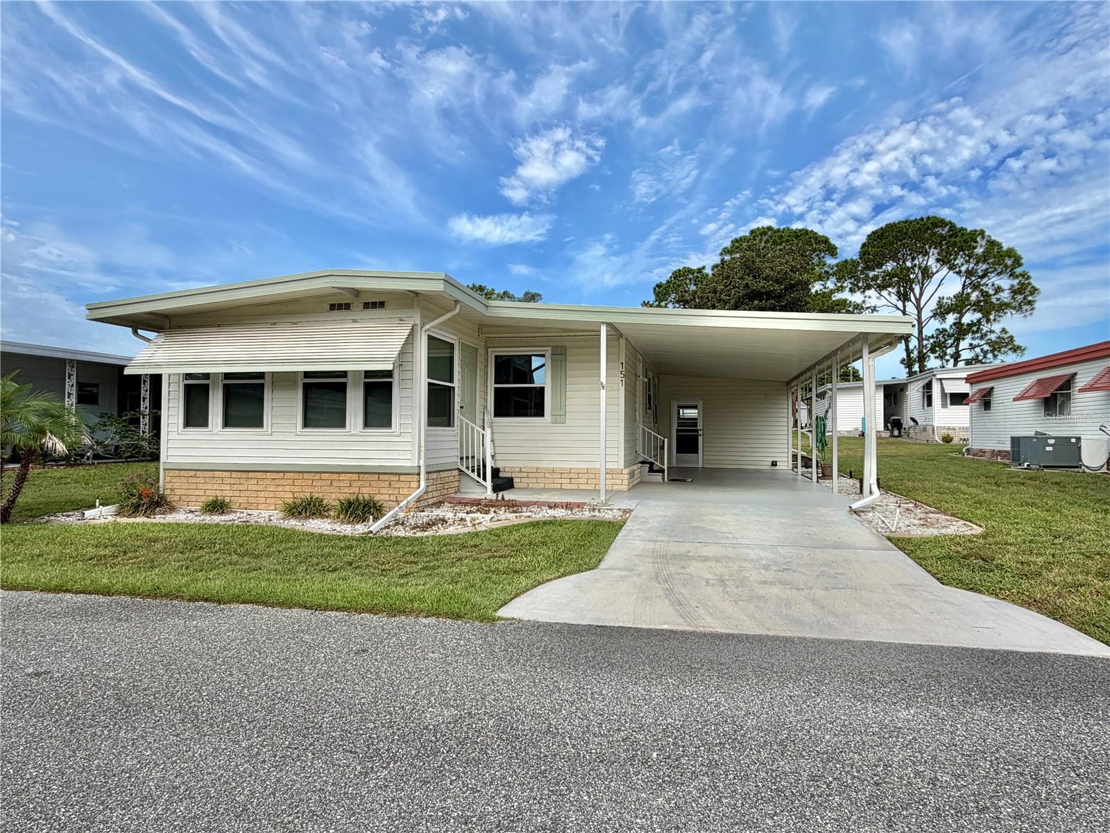 151 Hibiscus Way — photo