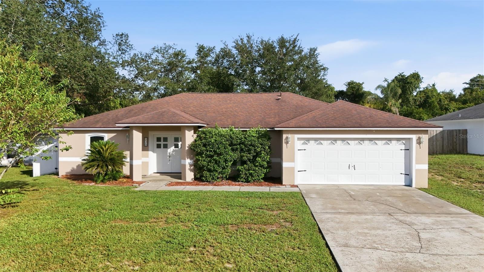 236 Country Lakes Circle — photo