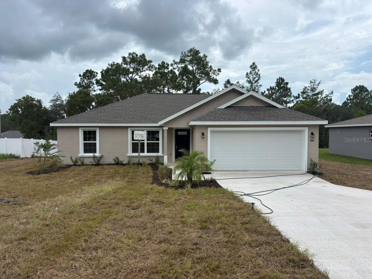 2608 W Arbutus Drive — photo