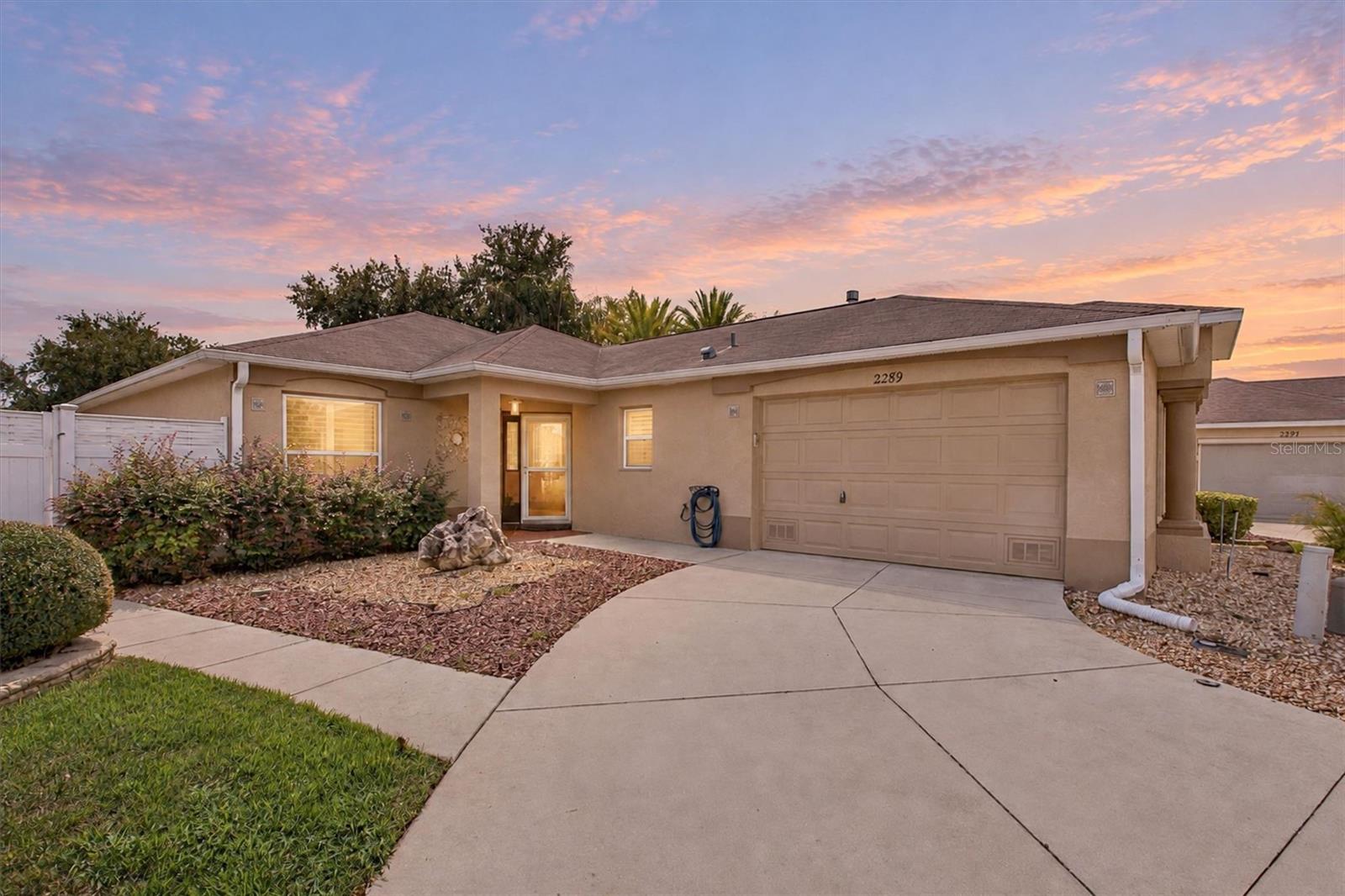2289 Swansea Terrace — photo