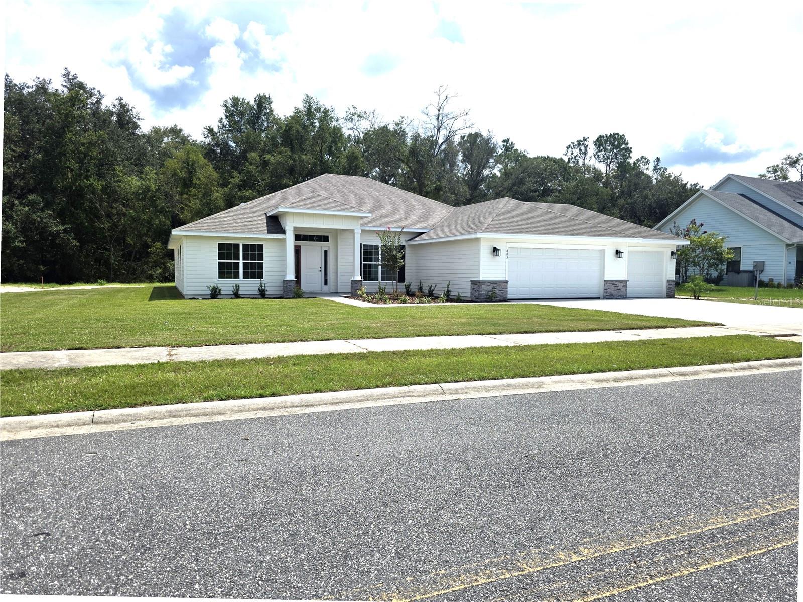 483 SW Bellflower Drive — photo