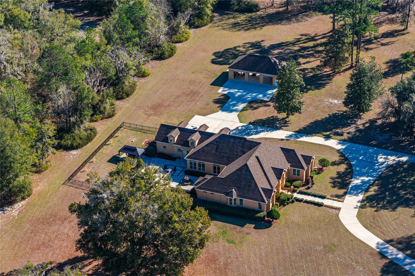 573 SE Nature Drive — photo