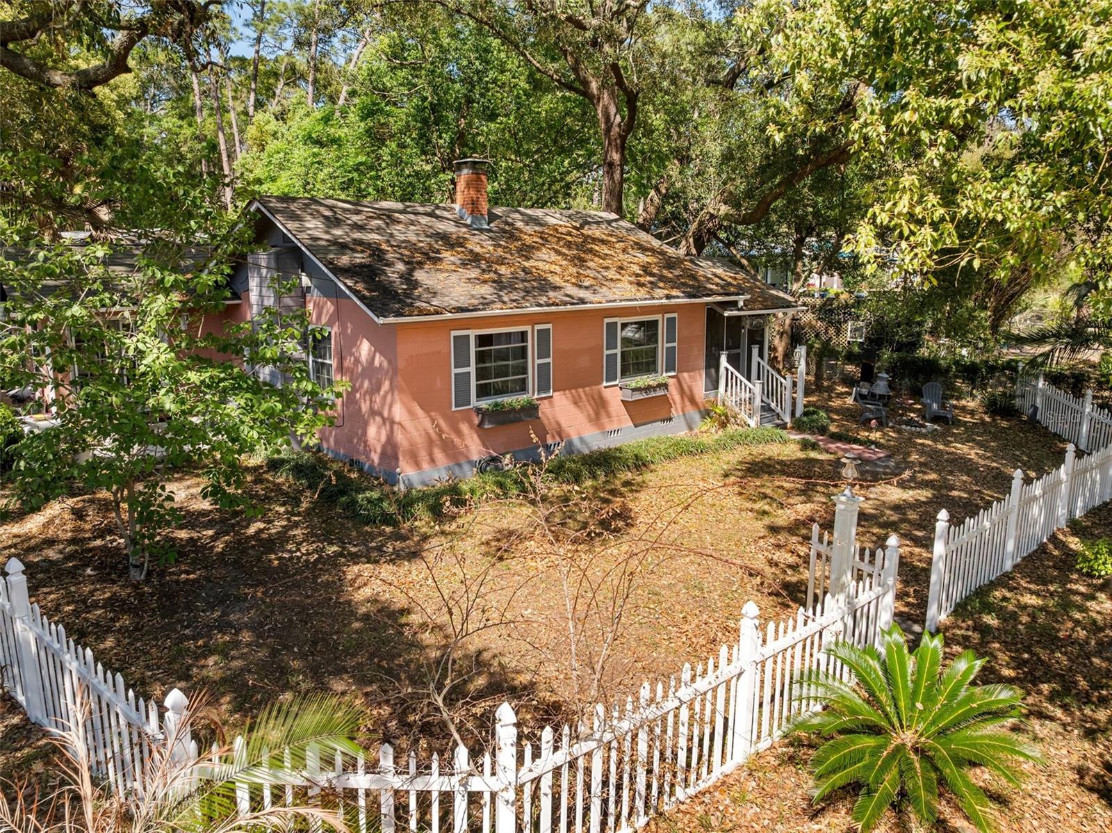360 SE Lakeview Drive — photo