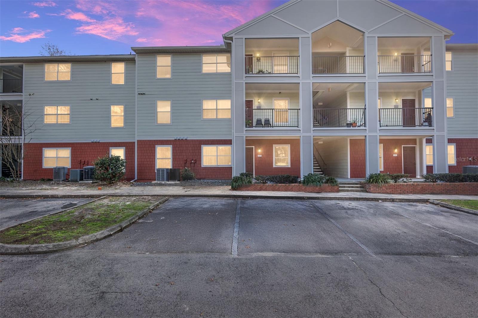 2360 SW Archer Road 607 — photo