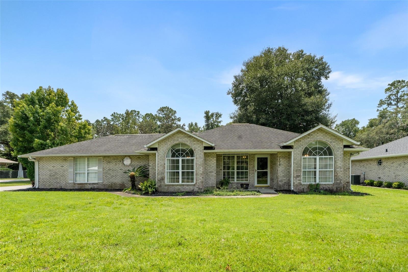 200 NW Charlotte Glen — photo