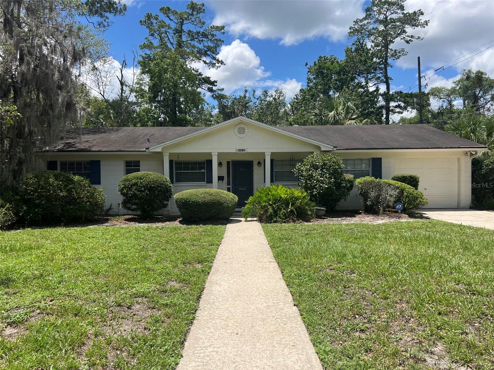 703 NE 5th Place — photo