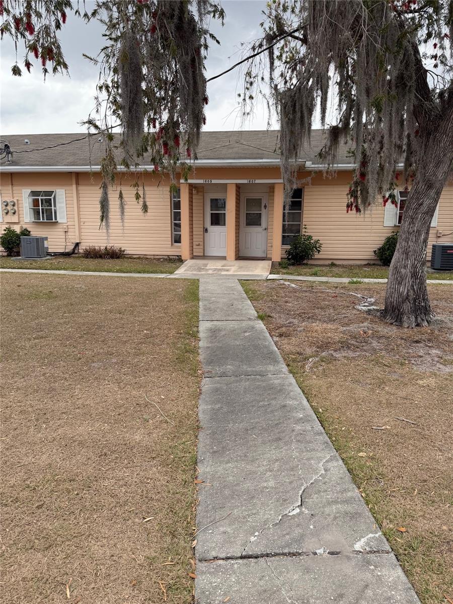 1605 Club Circle 1605 — photo