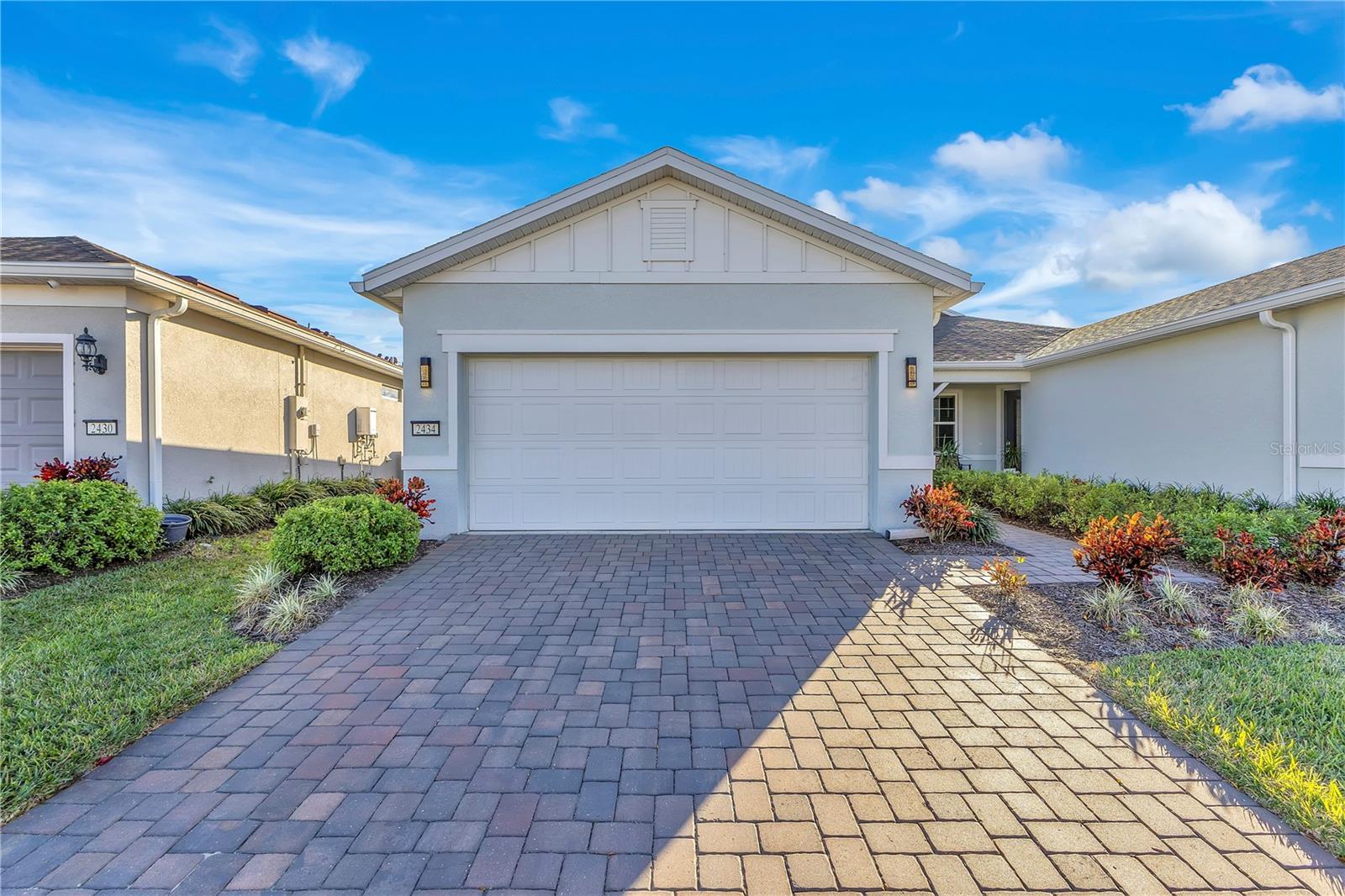 2434 N Cliff Way — photo