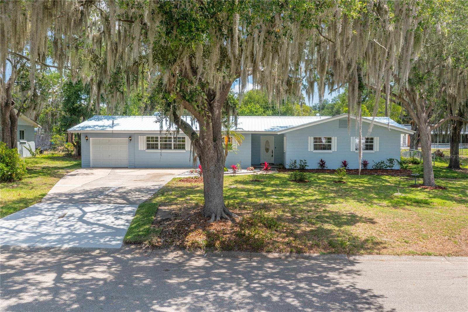 2230 W Helen Circle — photo