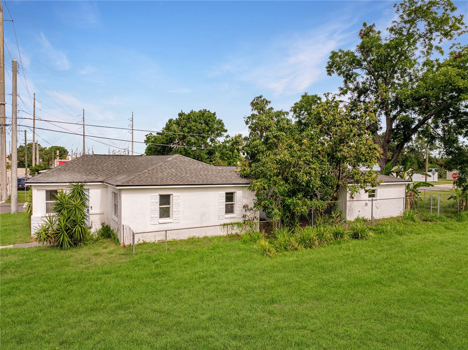 602 E Laura Street — photo