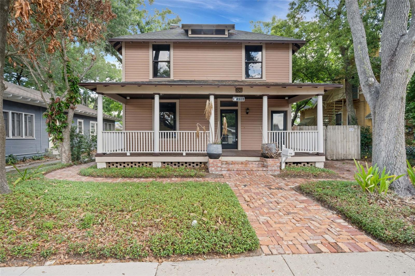716 E Lime Street — photo