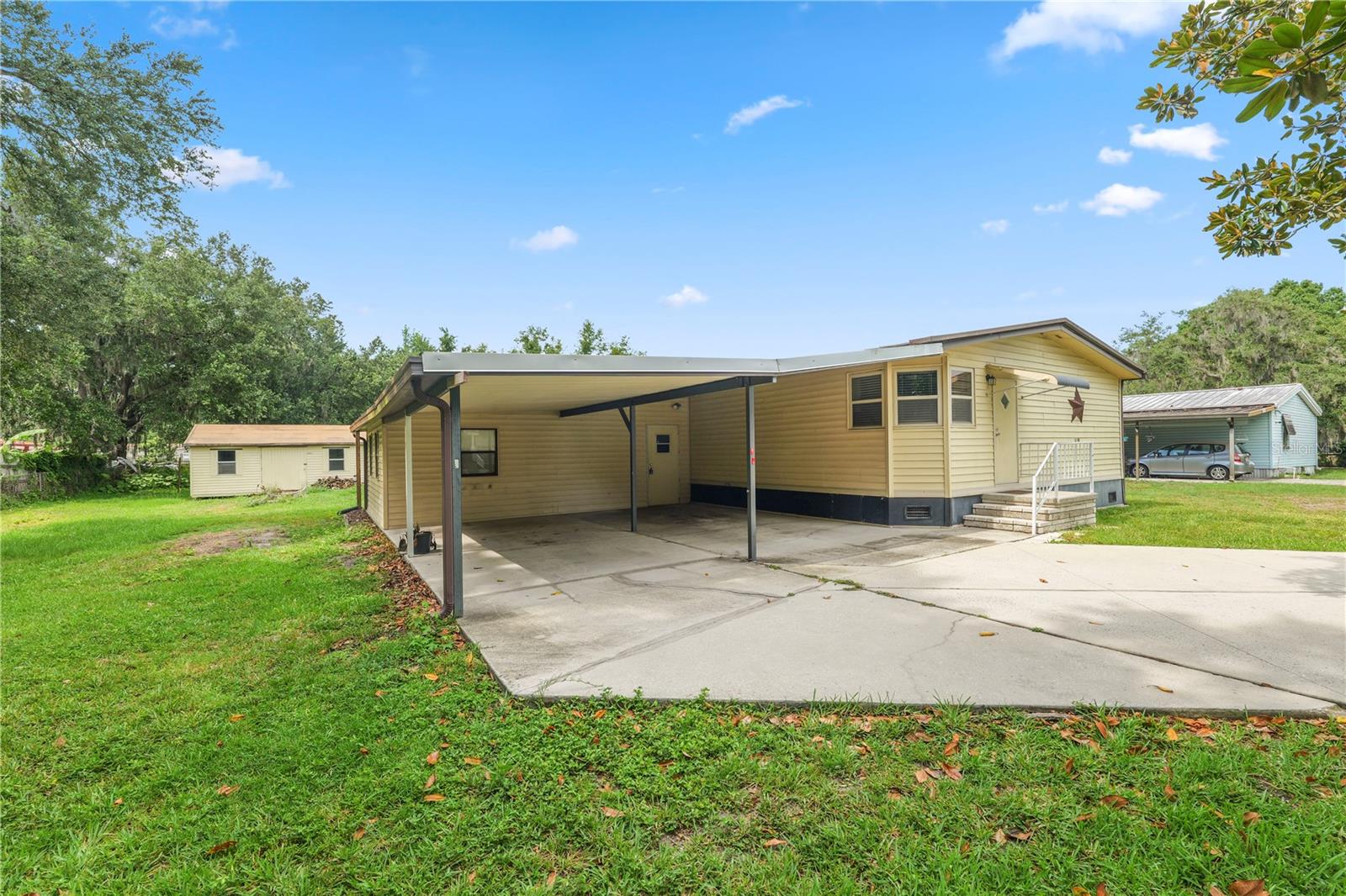 Home in LAKELAND, FL 33810 — photo 2