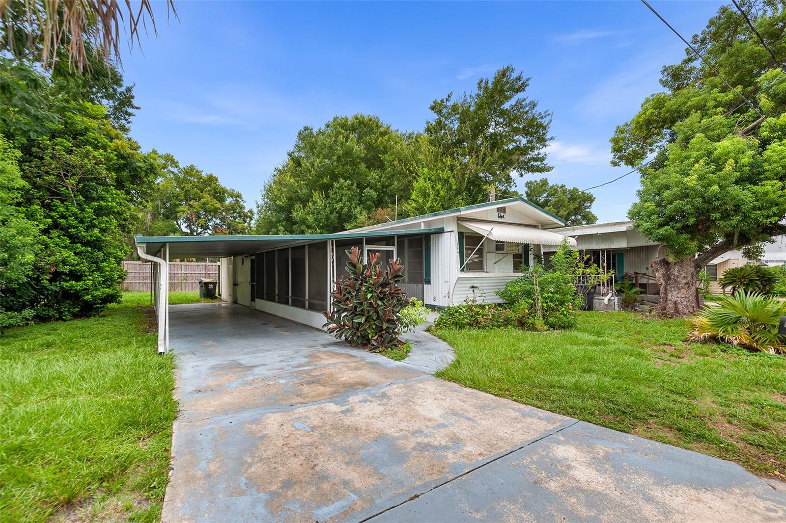 114 Lakeside Dr — photo