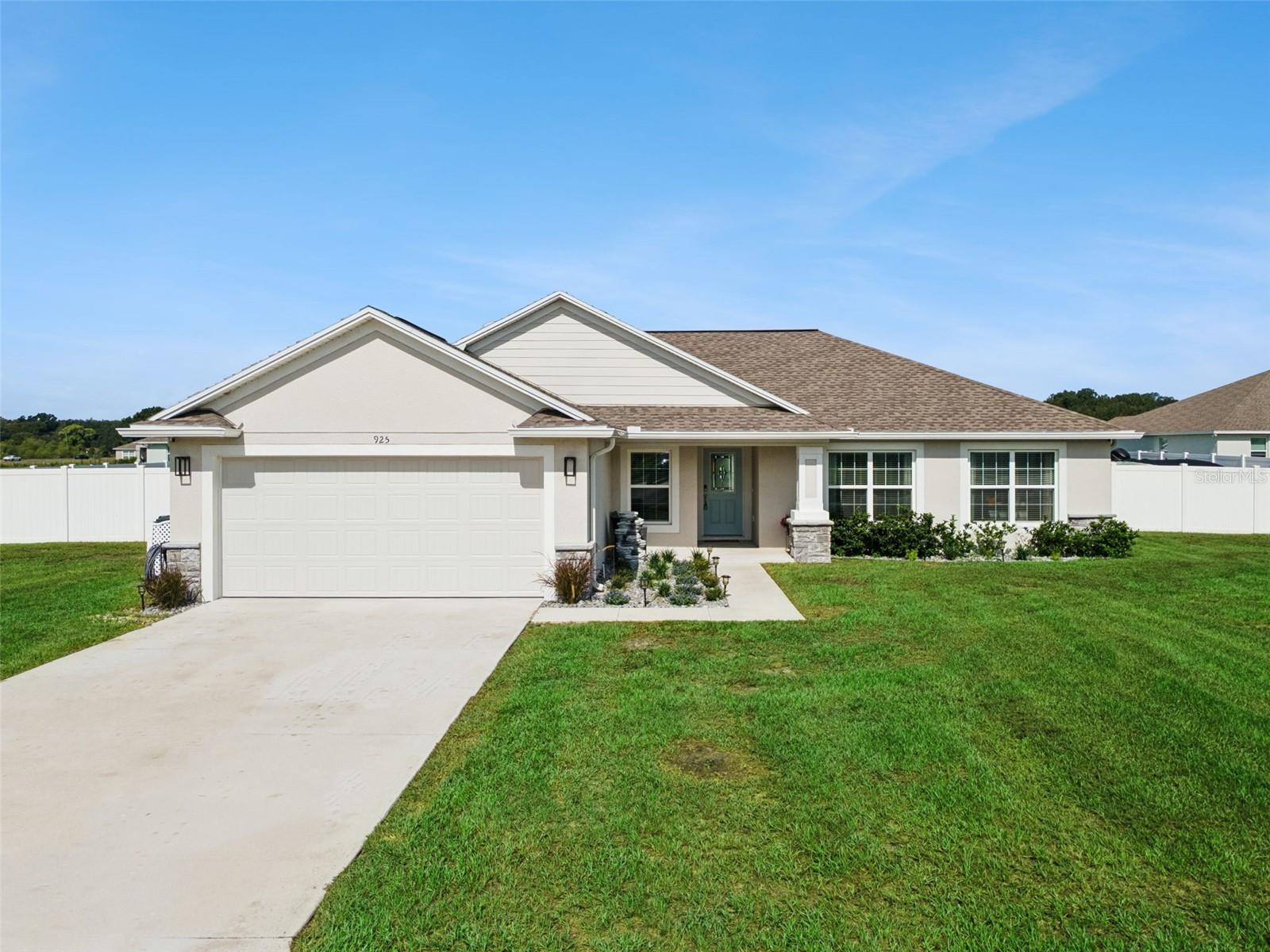 925 Lochland Loop — photo