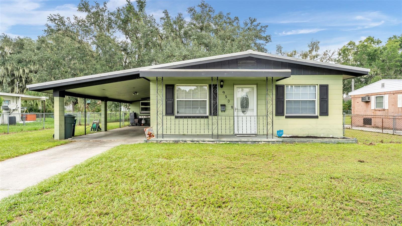 950 E Lake Drive — photo