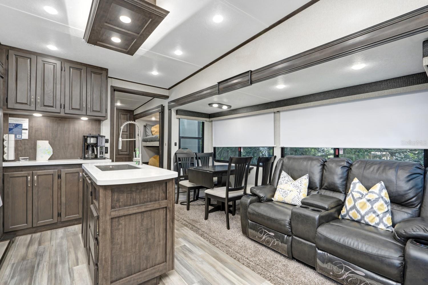305 Linden Dr #Fifth Wheel — photo