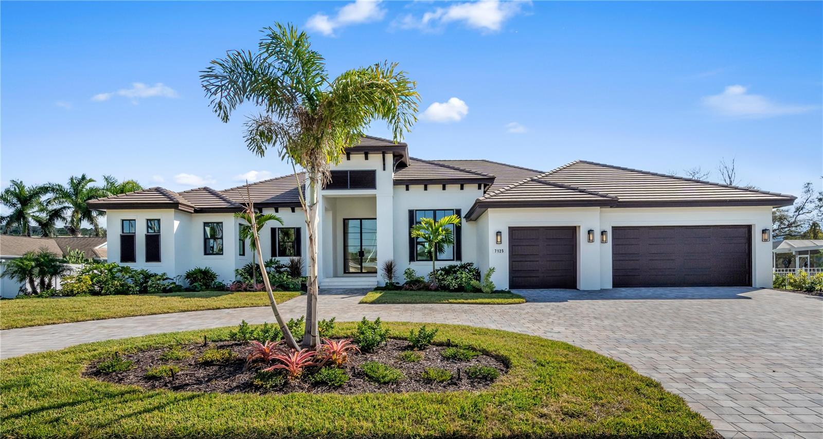 7125 Westmoreland Dr — photo
