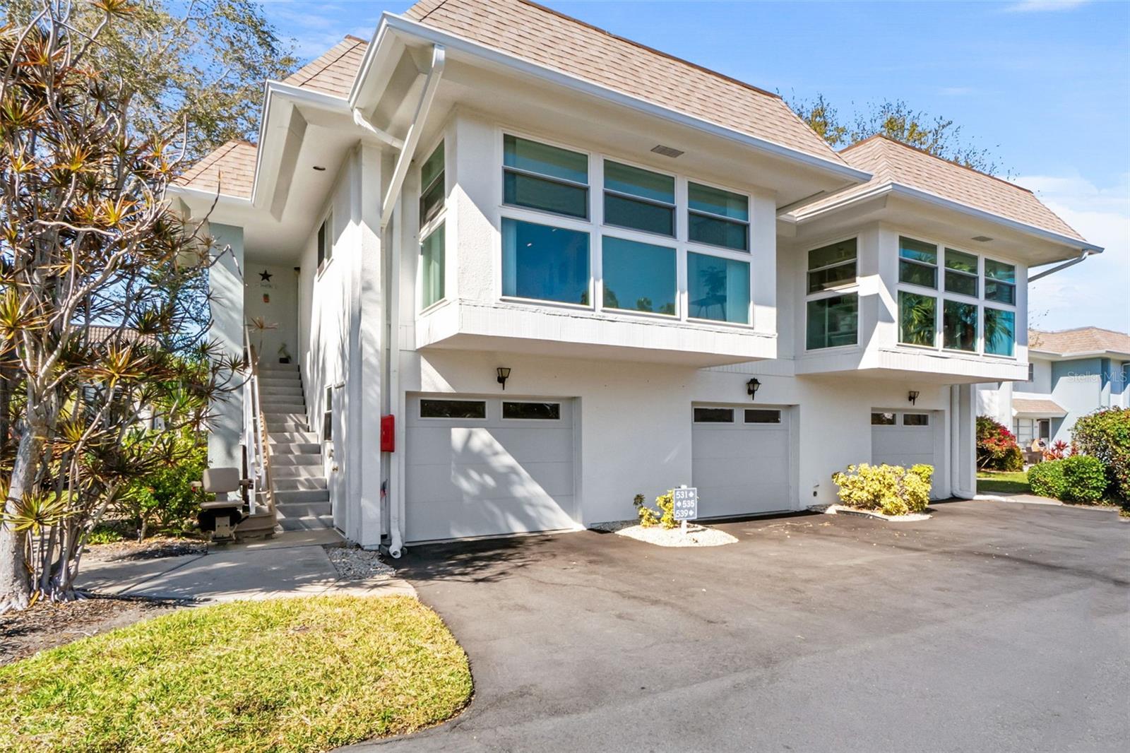 531 Sutton Pl — photo