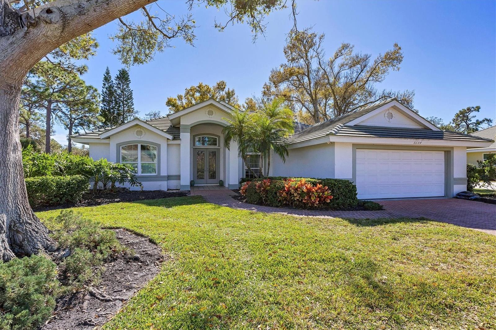 8684 Woodbriar Dr — photo