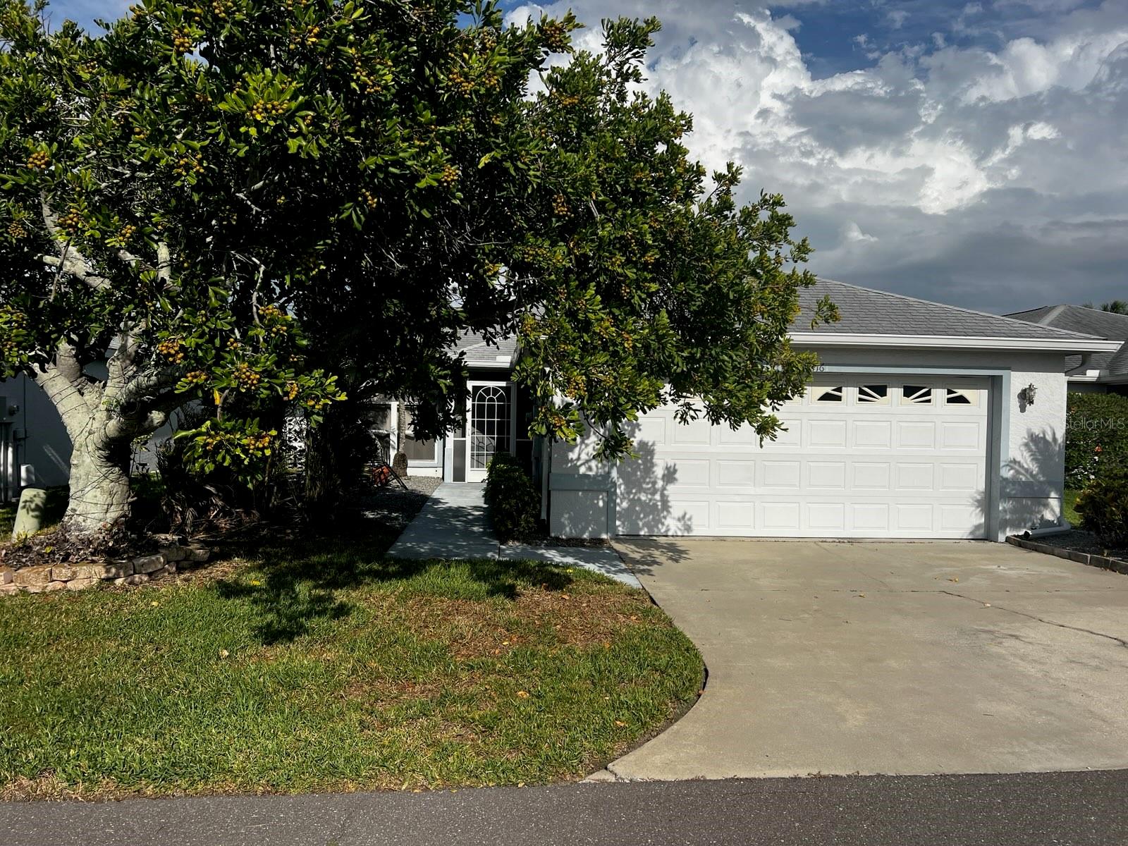 2416 Waterford Ct — photo
