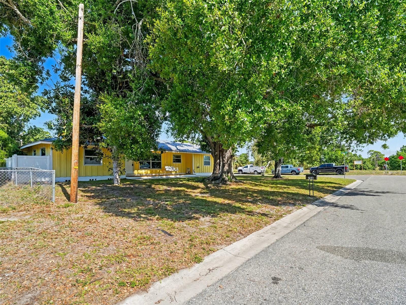704 S Lockwood Ridge Road, Sarasota, FL 34237 — photo 3