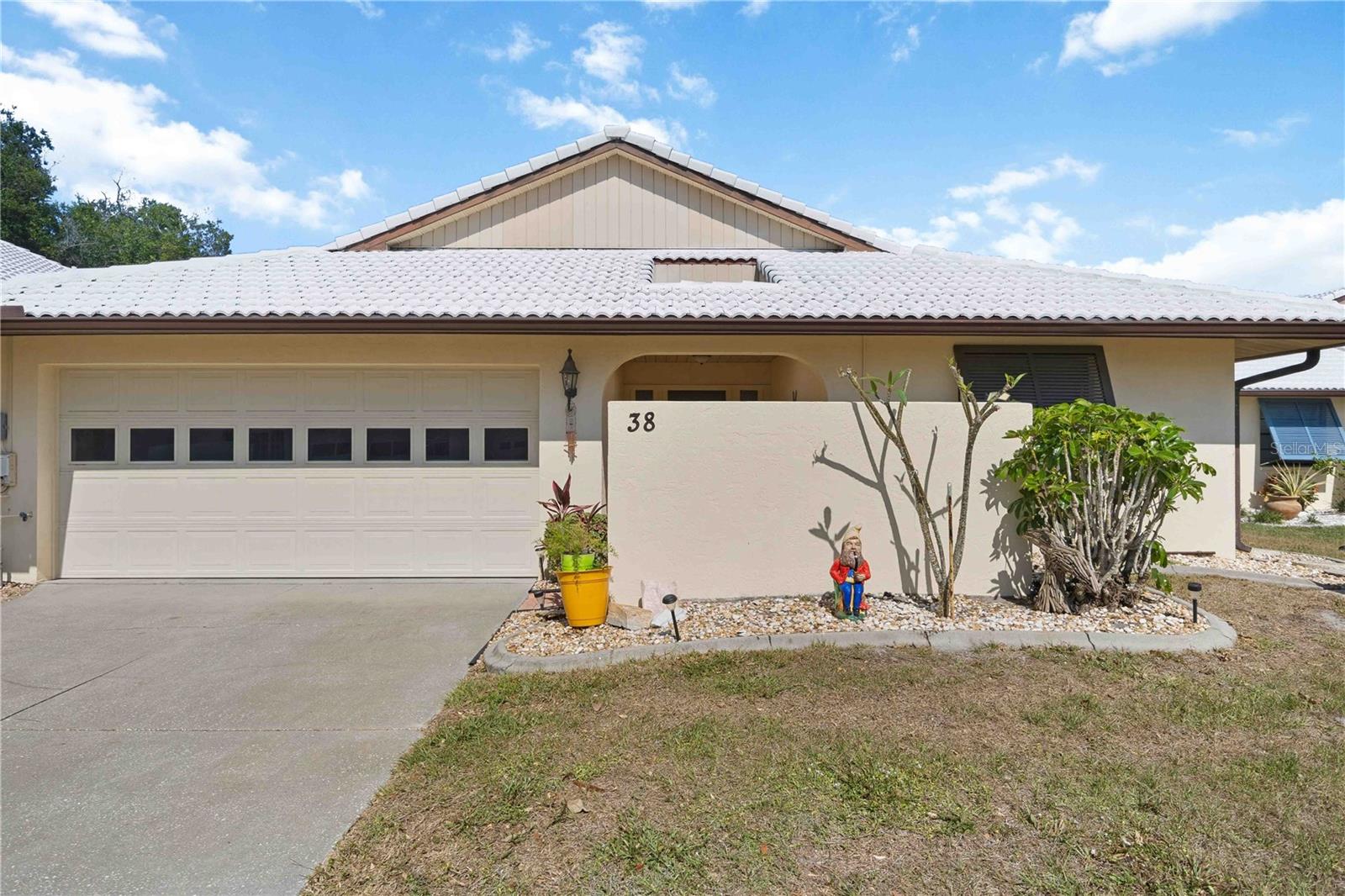 38 Pebble Rock Dr — photo