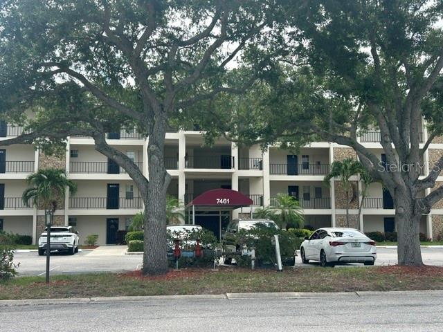 7461 W Country Club Dr N #402 — photo