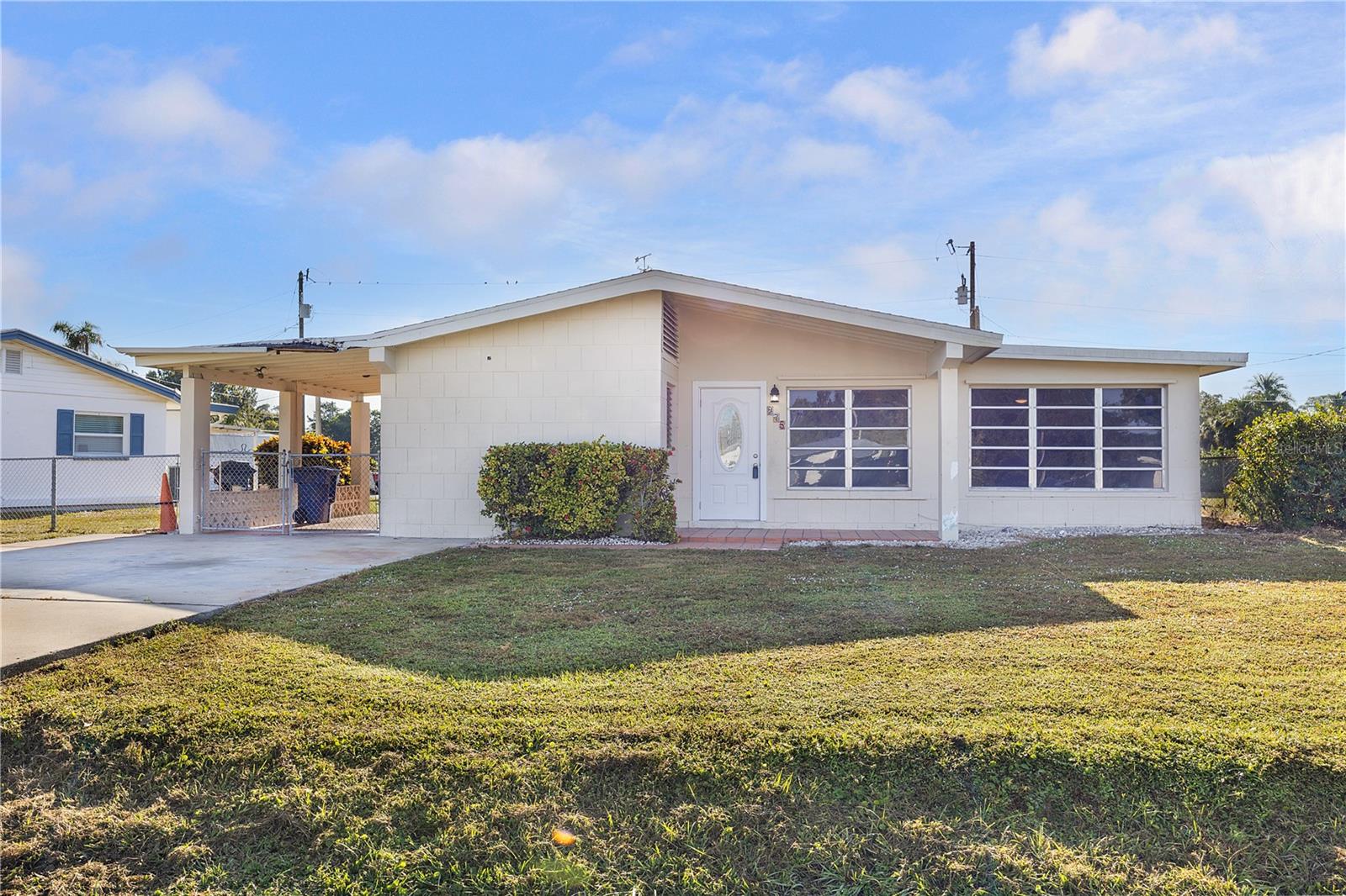275 Lakeview Dr — photo