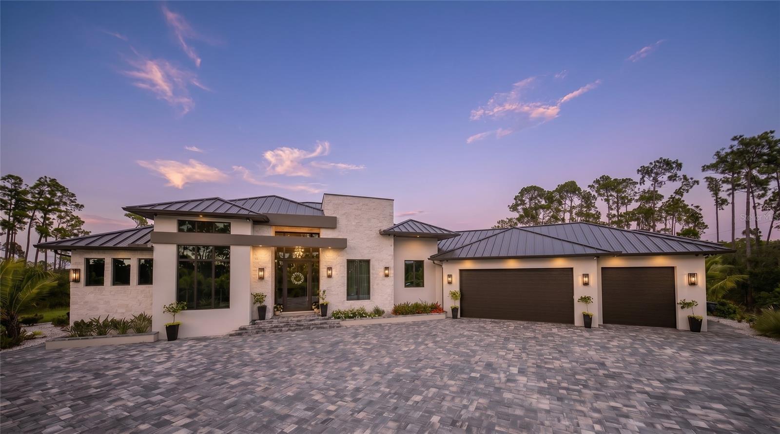 9240 Falcon Ct — photo