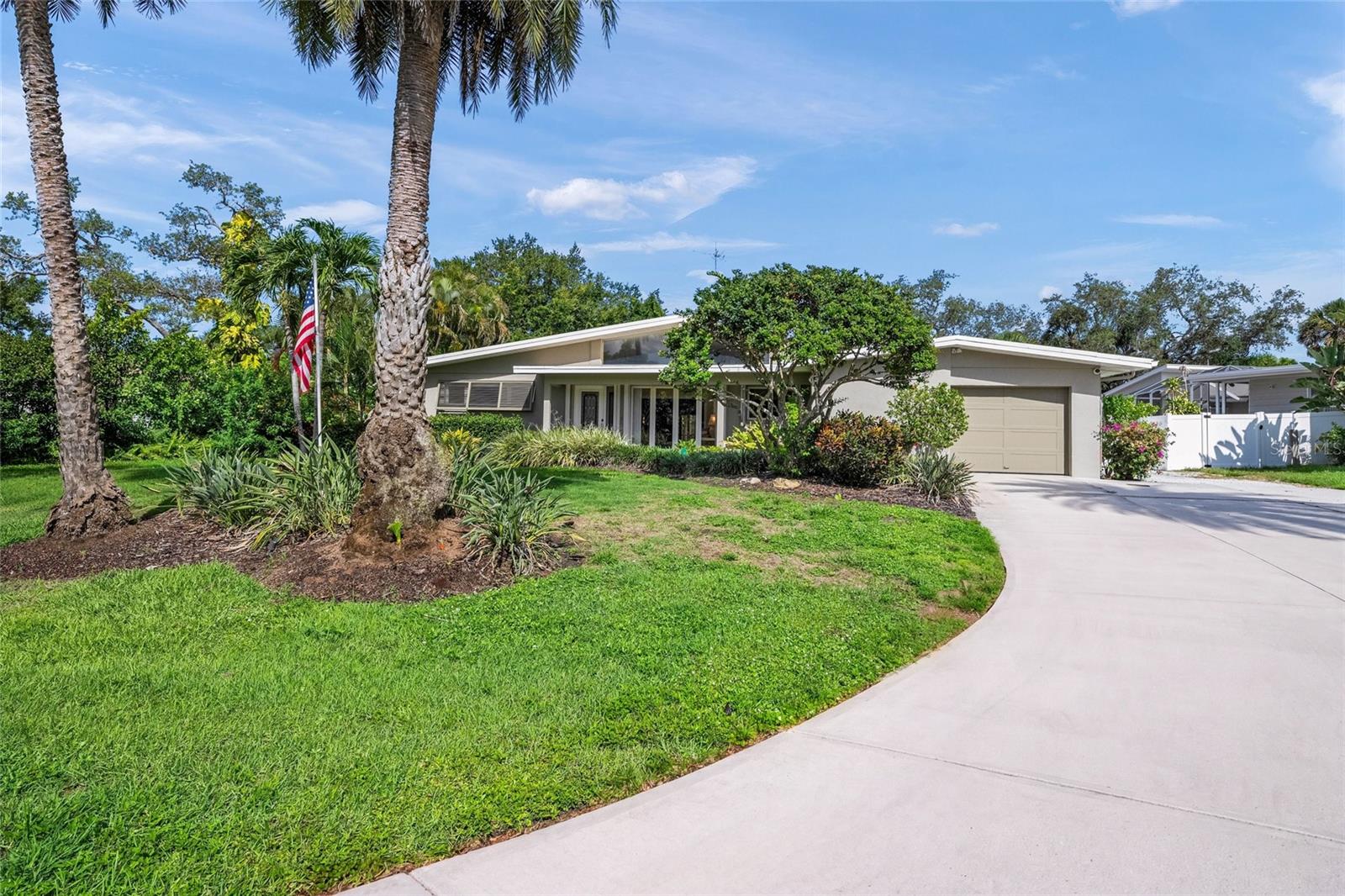7616 Cove Ter — photo
