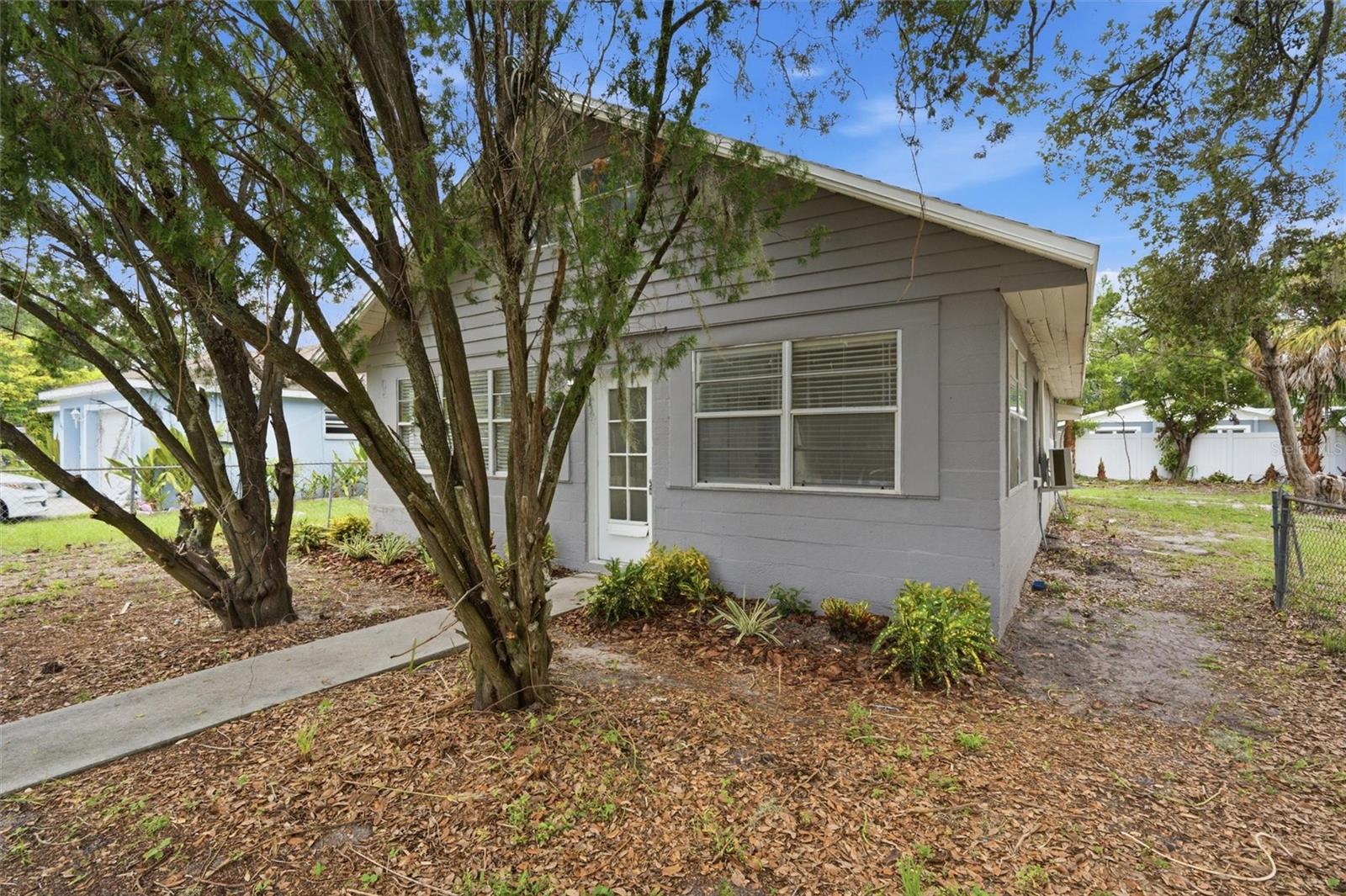 2425 9th Avenue E, Bradenton, FL 34208 — photo 2