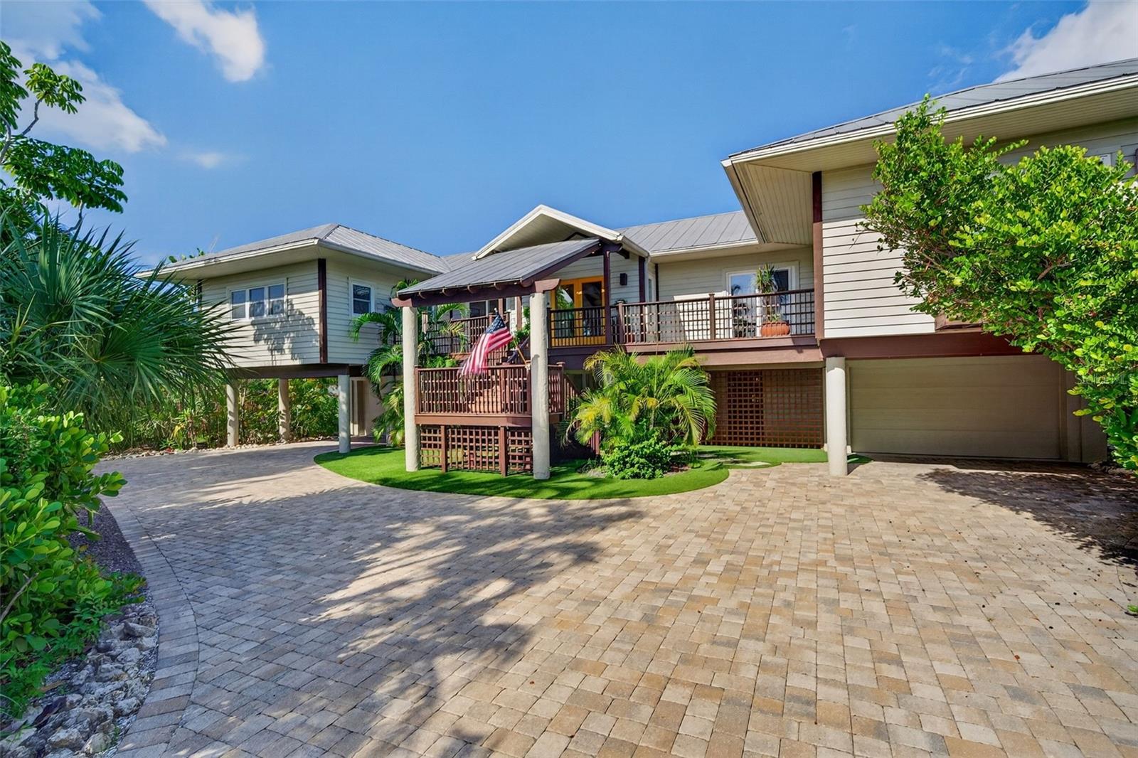 677 Lands End Dr — photo