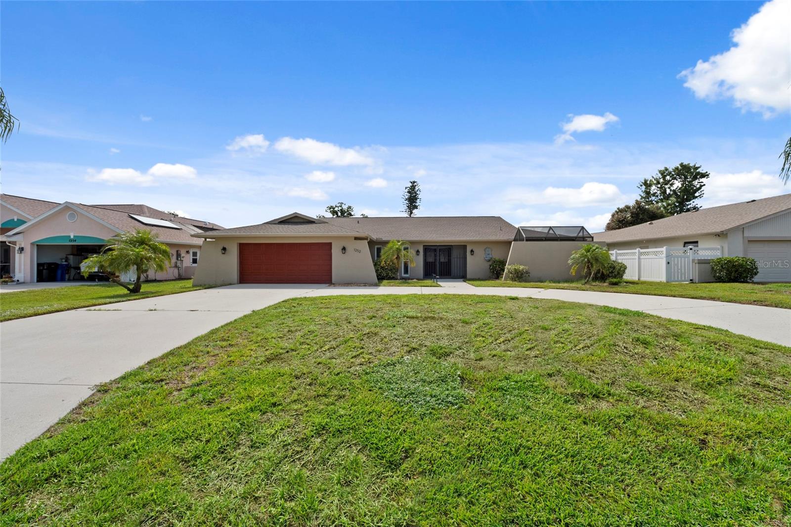 1252 Waterside Ln — photo