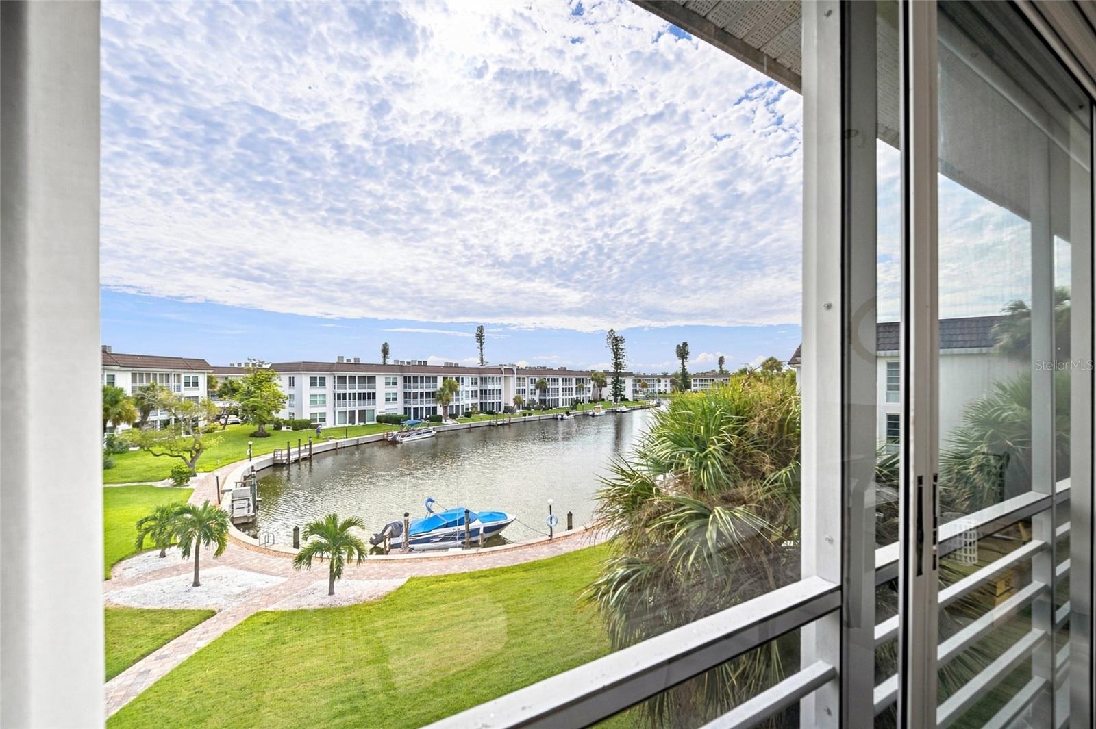 4370 Chatham Dr #304 — photo