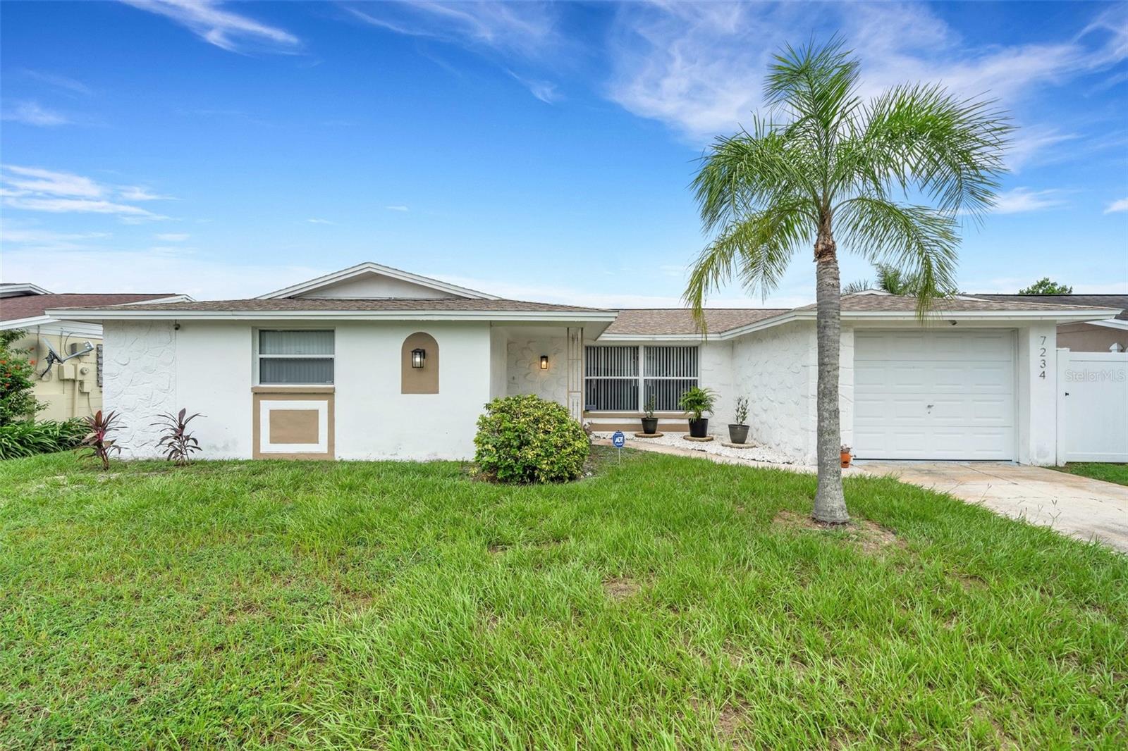 7234 Oakshire Dr — photo