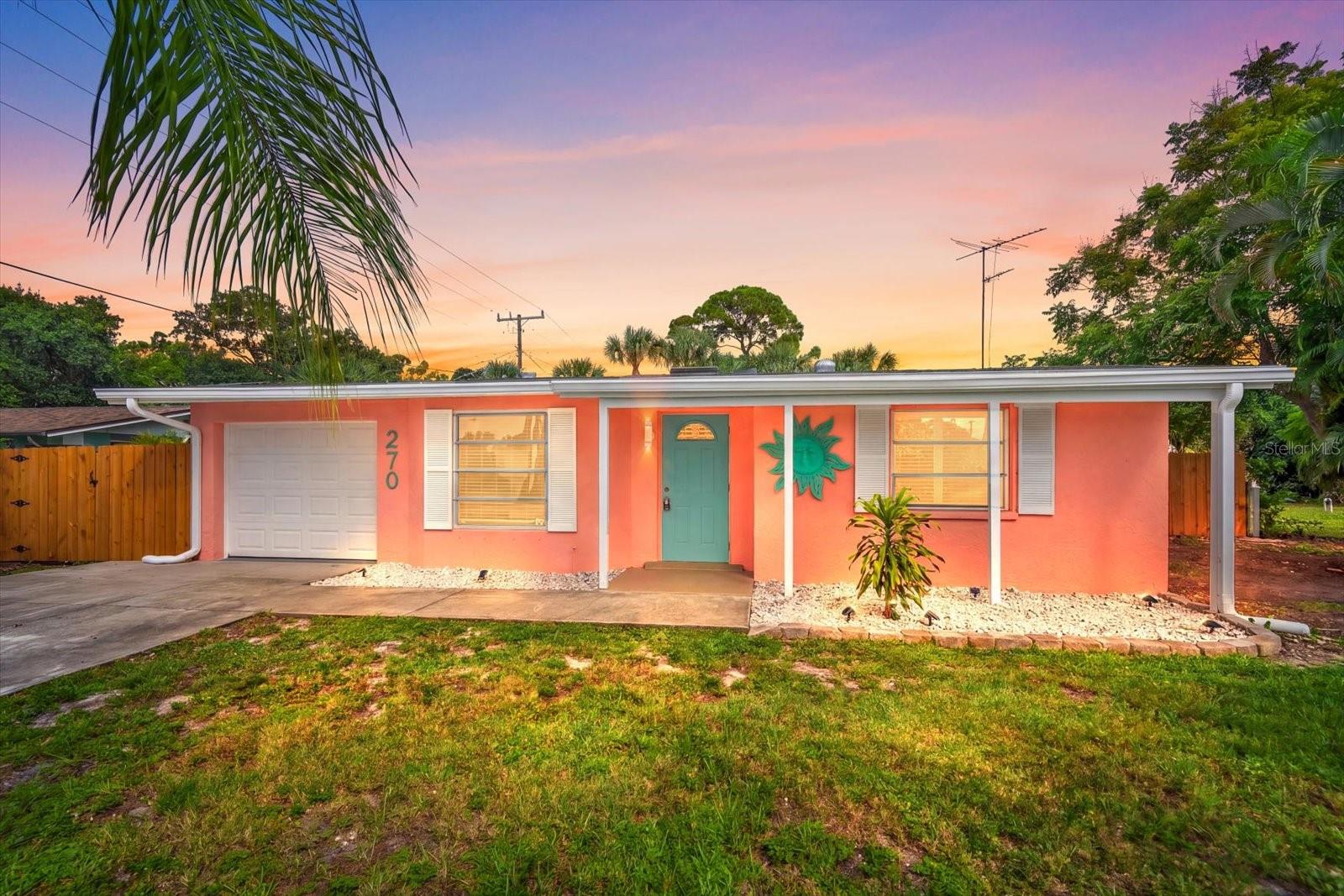 270 W Seminole Dr — photo