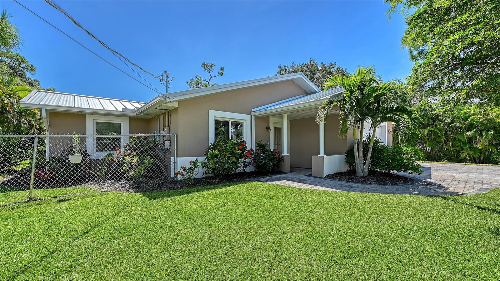 305 Hills Rd — photo