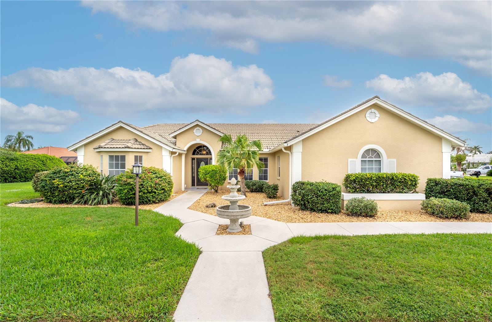 5828 Sandy Pointe Dr — photo