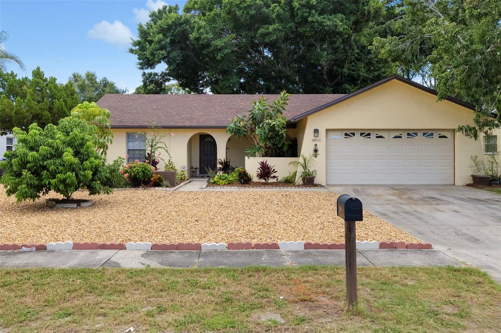 3905 Sandpointe Dr — photo