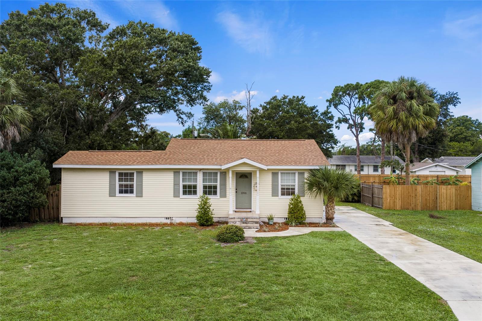 1206 30th St W — photo
