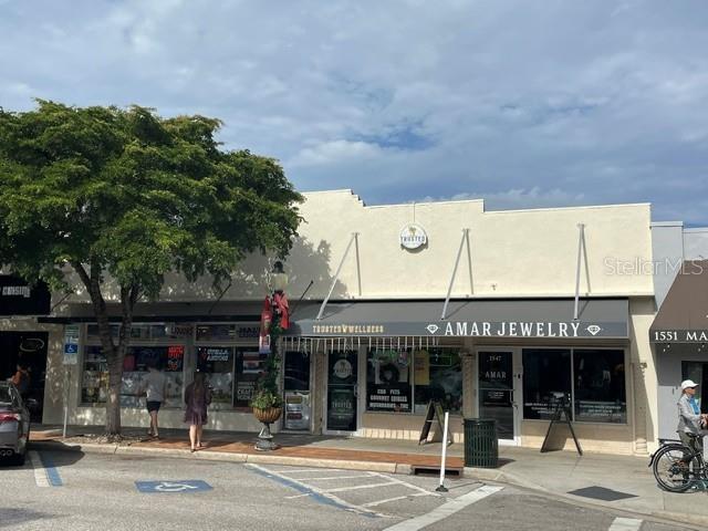 1547 Main St — photo