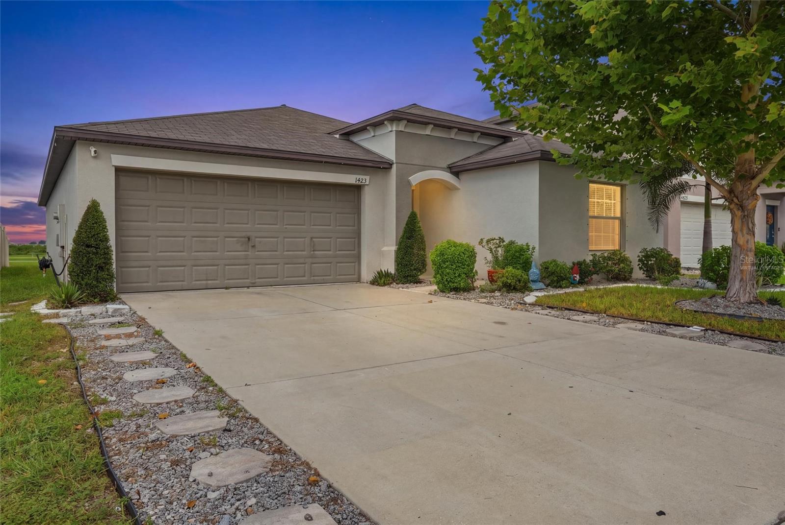 1423 Golden Glow Dr — photo