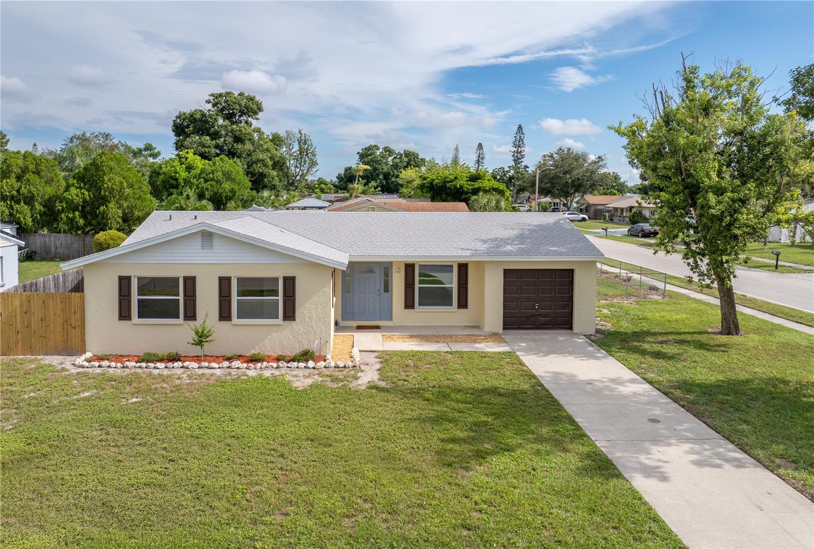 2918 Sandpointe Dr — photo