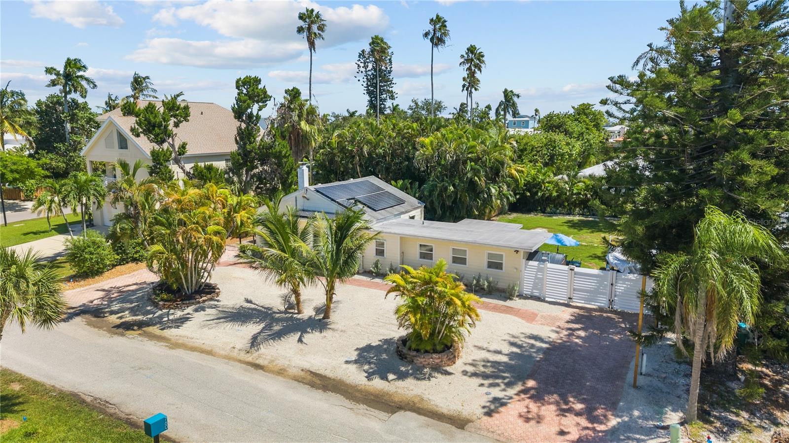 760 Longboat Ct — photo