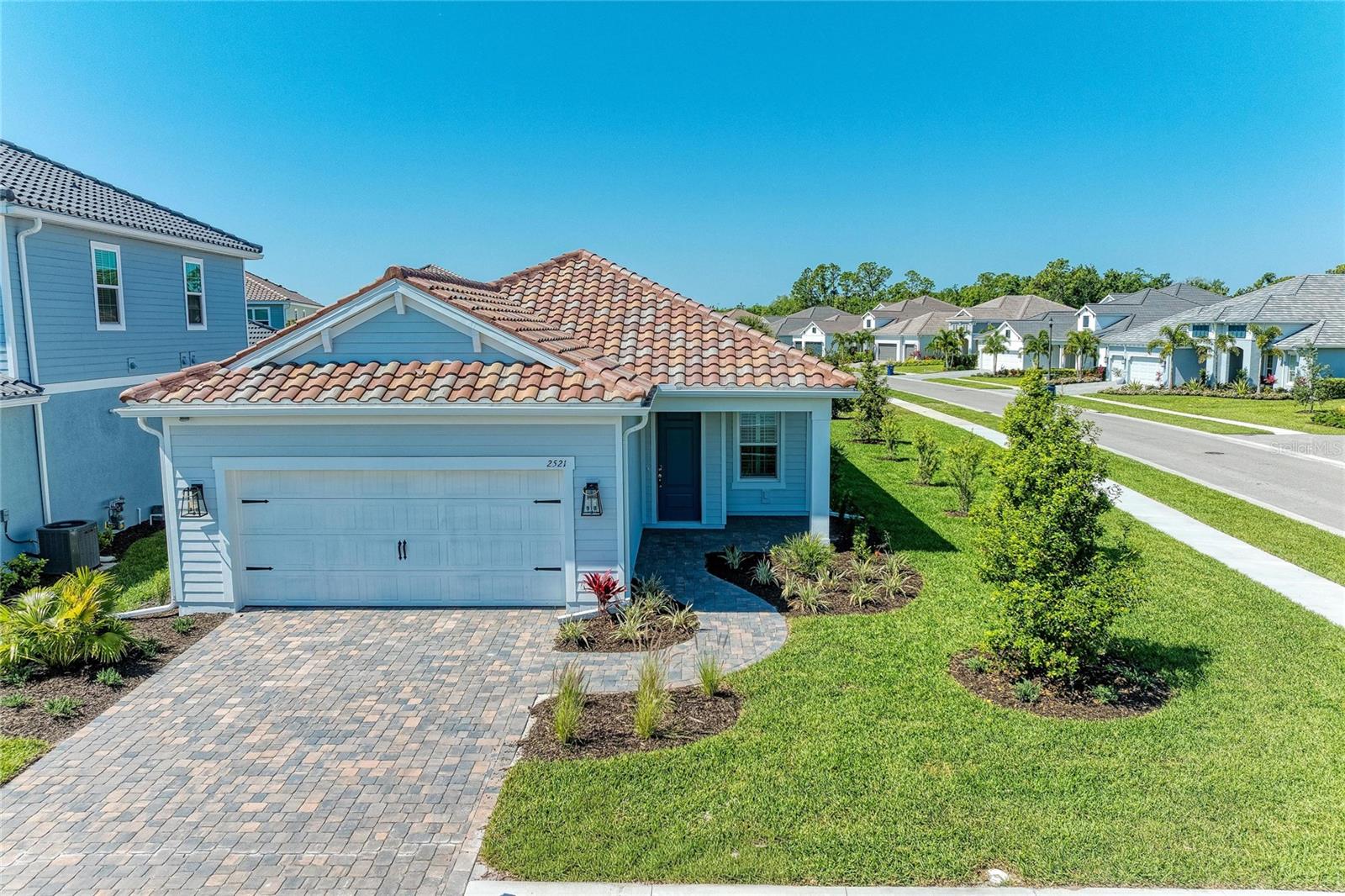 2521 Star Apple Way — photo